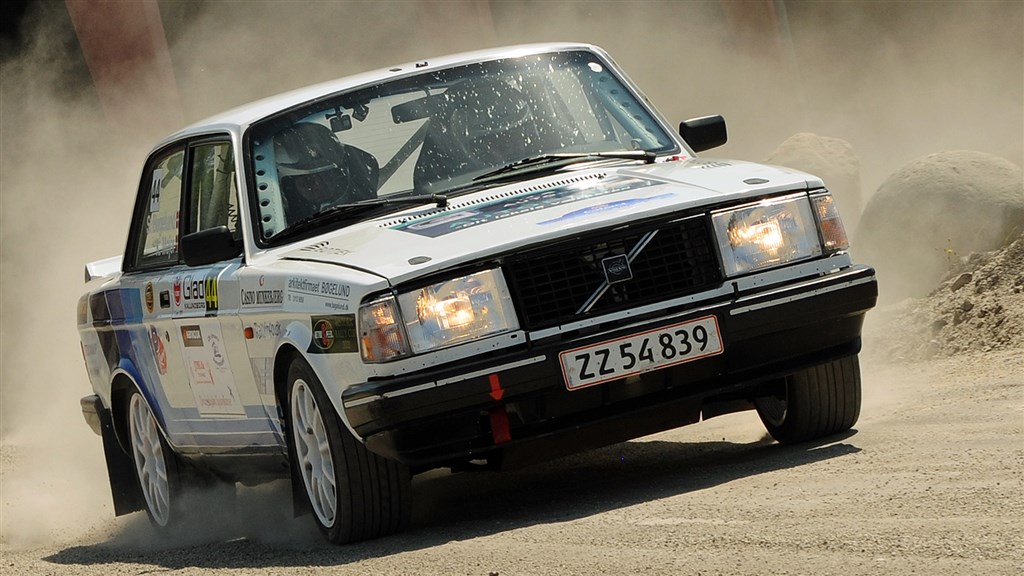 Kurt Mejer og Steen Bøgelund i Gammelrand Grusgrav under DM 3 i Kalundborg.
(Foto: rallypics.dk – Viggo Johansen)